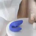 vibrator op nachtkastje